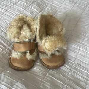 Born kids leather moccasins size 5.5 toddler